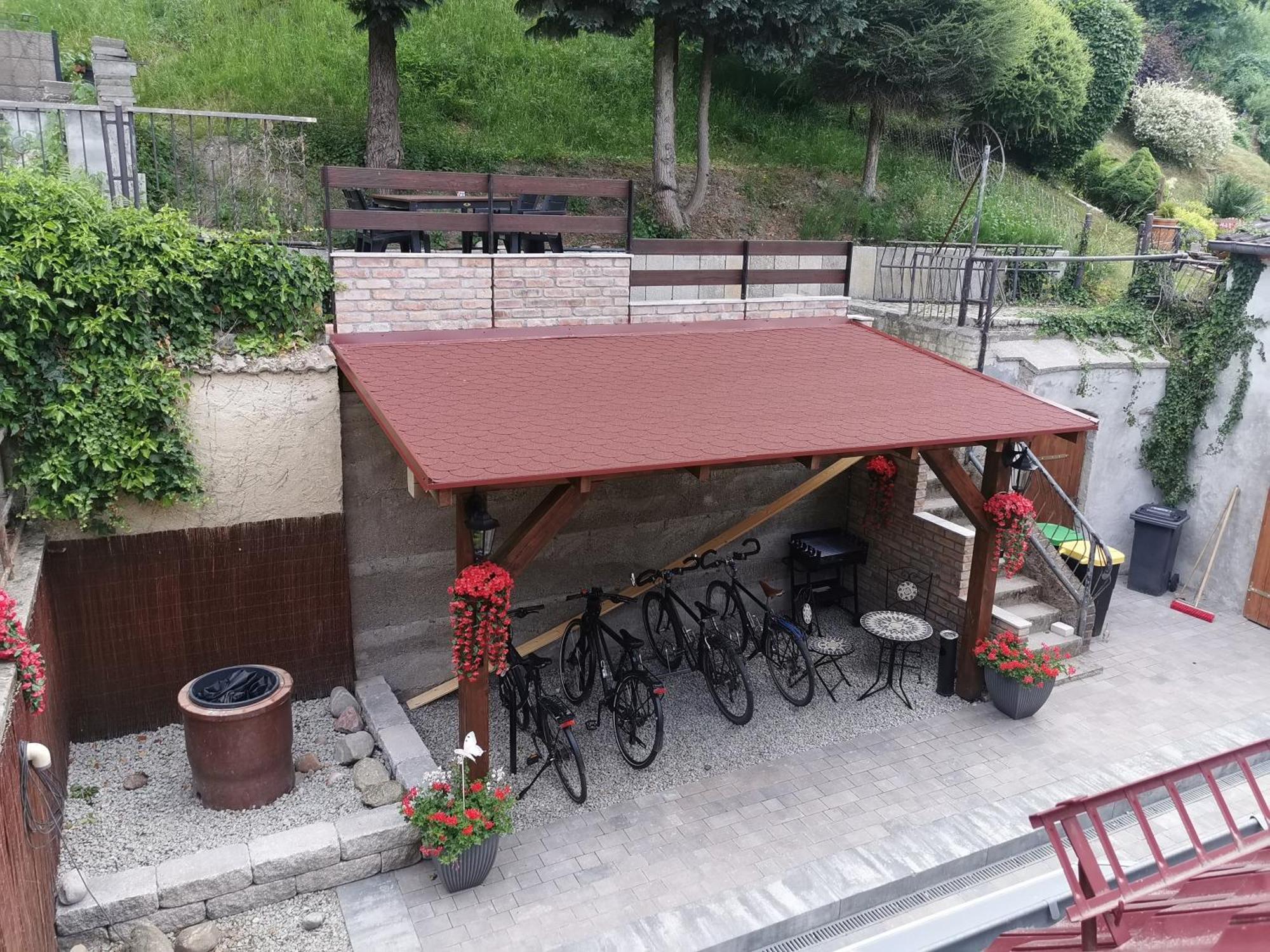 Apartment Under The Hill 1 *